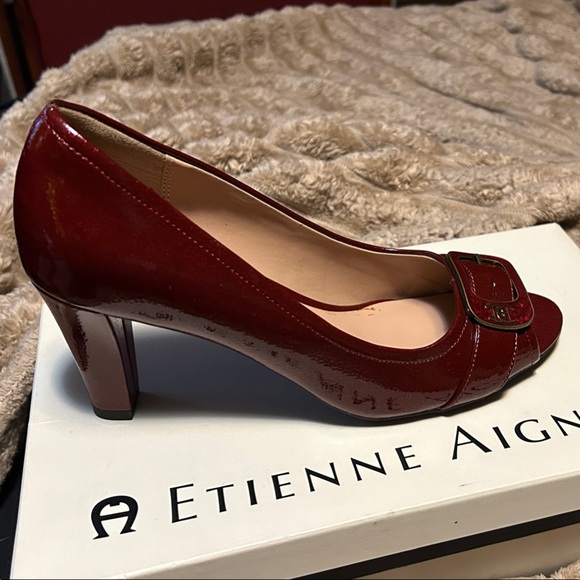 Etienne Aigner Chic Cream Decor Piece - Picture 7 of 10